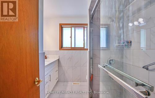 6 Glenmurray Court S, Hamilton (Red Hill), ON - Indoor Photo Showing Bathroom