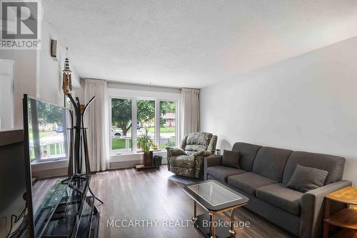 433 First Avenue E, Shelburne, ON - Indoor Photo Showing Living Room