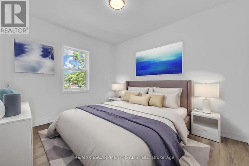 21 Weir Street S, Hamilton (Bartonville), ON - Indoor Photo Showing Bedroom