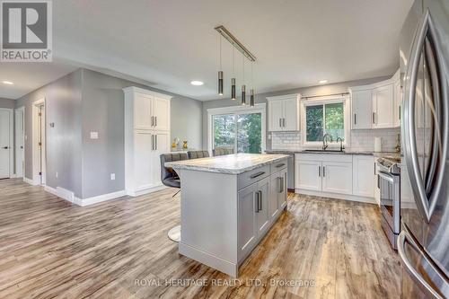 4095 Ernest Street, Petrolia, ON - Indoor Photo Showing Kitchen With Upgraded Kitchen