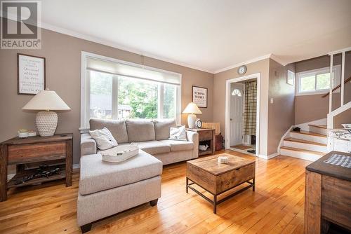 42 Rutherford Avenue, Deep River, ON - Indoor Photo Showing Living Room