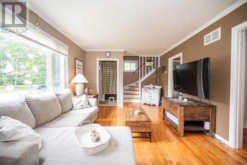 42 Rutherford Avenue, Deep River, ON - Indoor Photo Showing Living Room