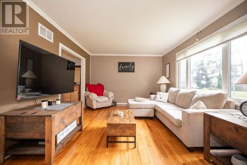 42 Rutherford Avenue, Deep River, ON - Indoor Photo Showing Living Room