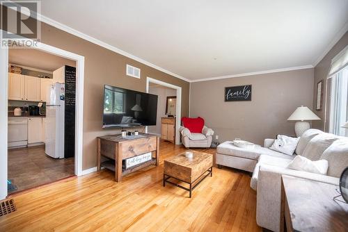 42 Rutherford Avenue, Deep River, ON - Indoor Photo Showing Living Room