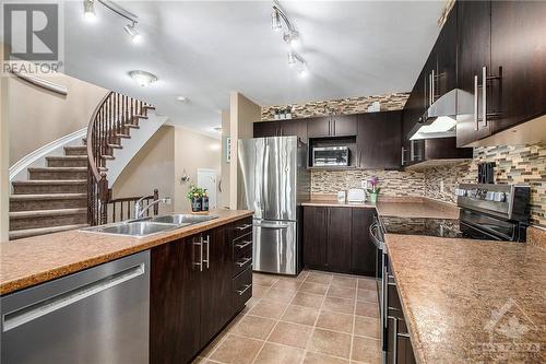 1831 Arrowgrass Way, Ottawa, ON - Indoor Photo Showing Kitchen With Double Sink With Upgraded Kitchen