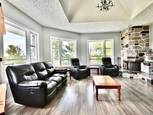 Salon - 260 Route Yamaska, Saint-Hugues, QC - Indoor Photo Showing Living Room