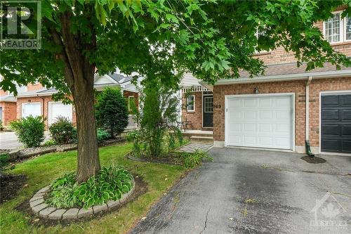 End nit townhouse with space for 2 cars and another in garage - 949 Markwick Crescent, Ottawa, ON - Outdoor