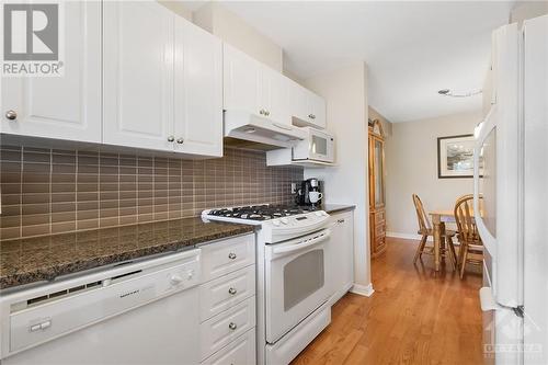 949 Markwick Crescent, Ottawa, ON - Indoor Photo Showing Kitchen