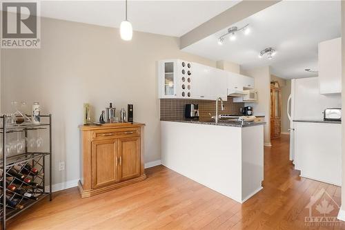 949 Markwick Crescent, Ottawa, ON - Indoor Photo Showing Kitchen