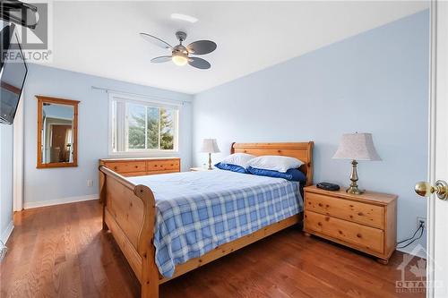 large primary bedroom with ensuite and walk in closet - 949 Markwick Crescent, Ottawa, ON - Indoor Photo Showing Bedroom