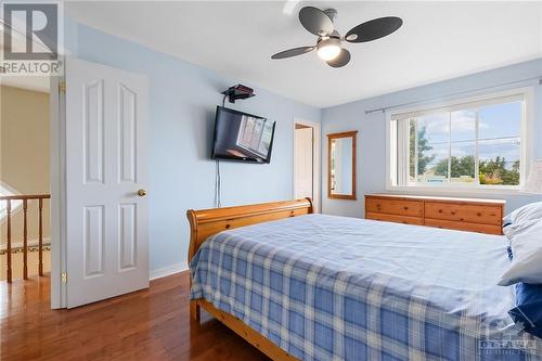 949 Markwick Crescent, Ottawa, ON - Indoor Photo Showing Bedroom