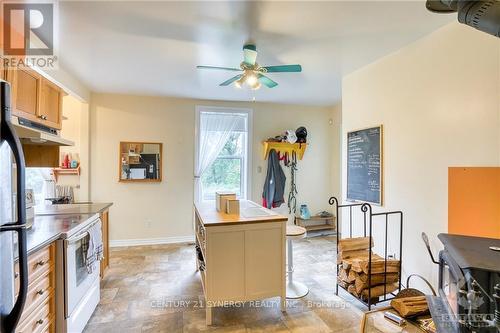 4237 Watson'S Corners Road, Lanark Highlands, ON - Indoor Photo Showing Kitchen