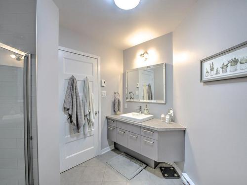 Bathroom - 646 Rue Papineau, Boisbriand, QC 