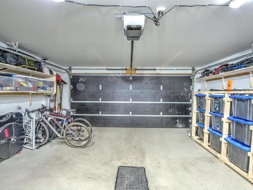 Garage - 646 Rue Papineau, Boisbriand, QC 