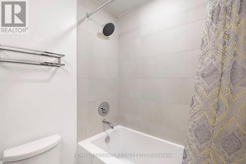 4105 - 7890 Jane Street, Vaughan, ON - Indoor Photo Showing Bathroom