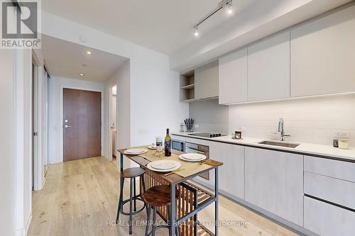 4105 - 7890 Jane Street, Vaughan, ON - Indoor Photo Showing Kitchen