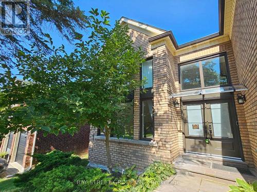 955 Portminster Court, Newmarket, ON - Outdoor