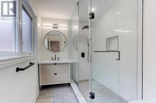 955 Portminster Court, Newmarket, ON - Indoor Photo Showing Bathroom