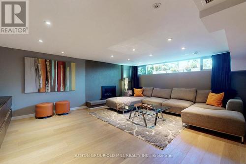 125 Saturn Road, Toronto (Markland Wood), ON - Indoor Photo Showing Living Room