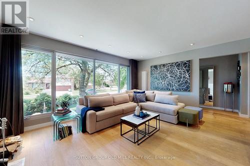 125 Saturn Road, Toronto (Markland Wood), ON - Indoor Photo Showing Living Room