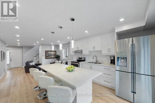 2906 Gulfstream Way, Mississauga (Meadowvale), ON - Indoor Photo Showing Kitchen With Stainless Steel Kitchen With Double Sink With Upgraded Kitchen