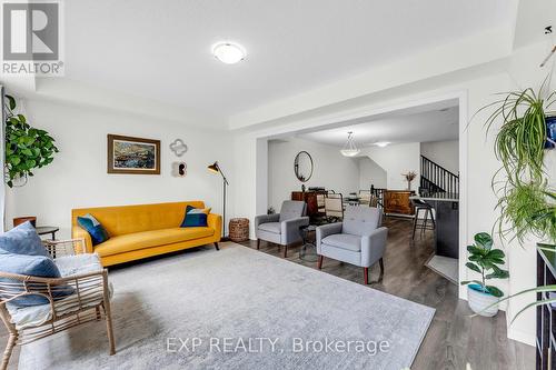 8 - 1222 Rose Way, Milton (Cobban), ON - Indoor Photo Showing Living Room