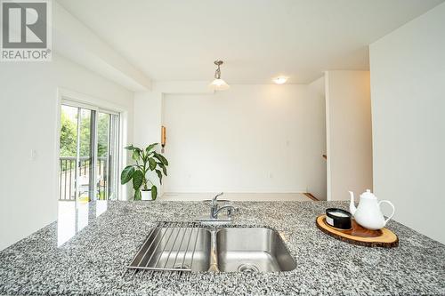 62 Windtree Way, Halton Hills, ON - Indoor Photo Showing Kitchen With Double Sink