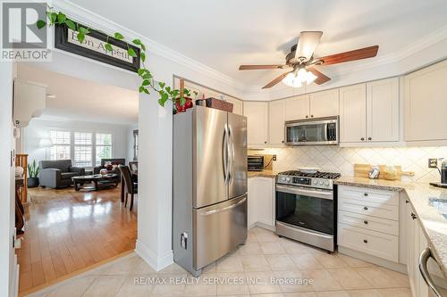 12 Teston Street, Brampton (Fletcher'S Meadow), ON - Indoor Photo Showing Kitchen