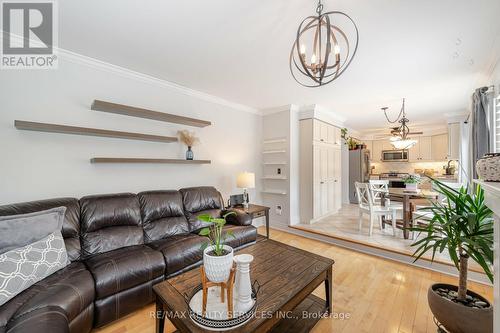 12 Teston Street, Brampton (Fletcher'S Meadow), ON - Indoor Photo Showing Living Room