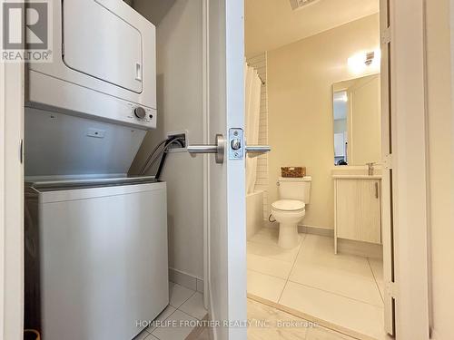 807 - 509 Dundas Street W, Oakville, ON - Indoor Photo Showing Laundry Room