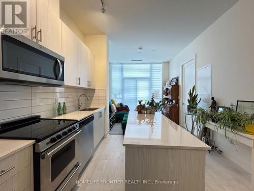 807 - 509 Dundas Street W, Oakville, ON - Indoor Photo Showing Kitchen With Upgraded Kitchen