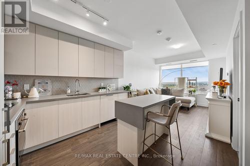 1210 - 2481 Taunton Road, Oakville (Uptown Core), ON - Indoor Photo Showing Kitchen