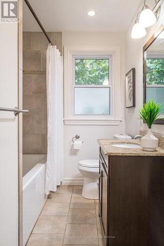 299 Merle Avenue, Burlington (Lasalle), ON - Indoor Photo Showing Bathroom