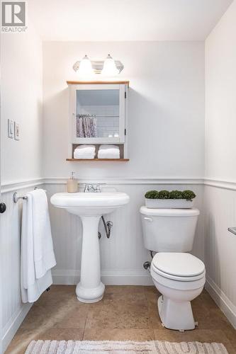 299 Merle Avenue, Burlington (Lasalle), ON - Indoor Photo Showing Bathroom