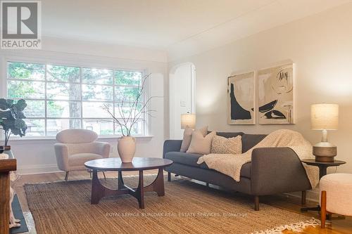 299 Merle Avenue, Burlington, ON - Indoor Photo Showing Living Room