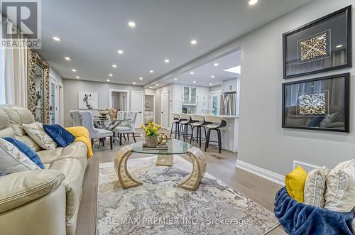 85 Enmore Avenue, Hamilton (Ancaster), ON - Indoor Photo Showing Living Room