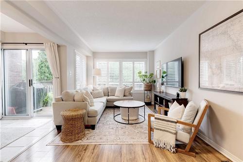 5647 Stella Lane, Burlington, ON - Indoor Photo Showing Living Room