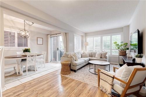 5647 Stella Lane, Burlington, ON - Indoor Photo Showing Living Room