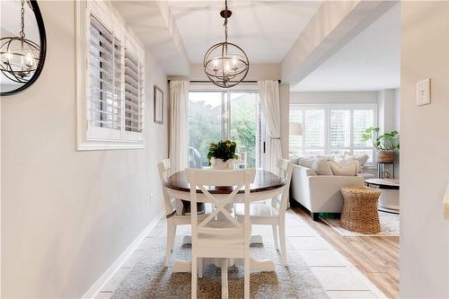 5647 Stella Lane, Burlington, ON - Indoor Photo Showing Dining Room