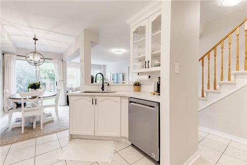 5647 Stella Lane, Burlington, ON - Indoor Photo Showing Kitchen