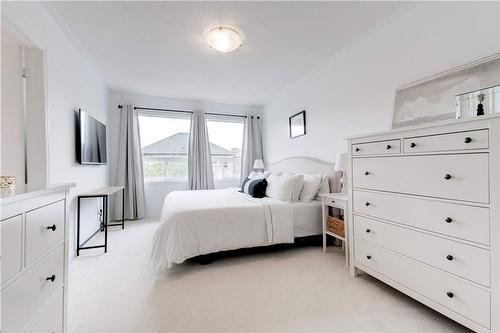 5647 Stella Lane, Burlington, ON - Indoor Photo Showing Bedroom