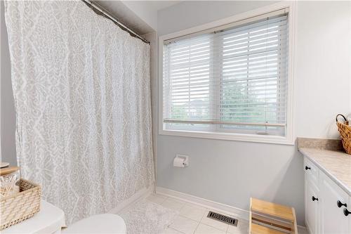 5647 Stella Lane, Burlington, ON - Indoor Photo Showing Bathroom