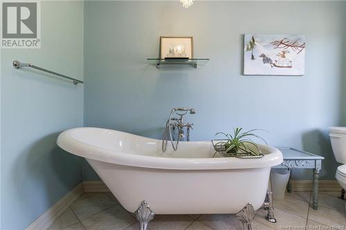 90 Bonaventure Street, Dieppe, NB - Indoor Photo Showing Bathroom