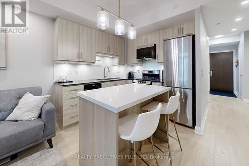 612 - 68 Canterbury Place, Toronto (Willowdale West), ON - Indoor Photo Showing Kitchen With Stainless Steel Kitchen With Upgraded Kitchen