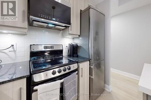 612 - 68 Canterbury Place, Toronto (Willowdale West), ON - Indoor Photo Showing Kitchen With Stainless Steel Kitchen