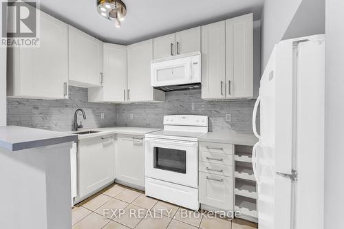 207 - 35 Raglan Avenue, Toronto (Humewood-Cedarvale), ON - Indoor Photo Showing Kitchen