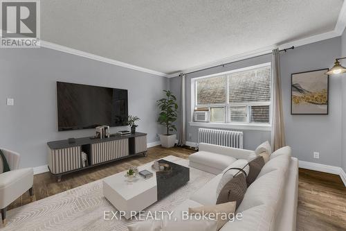 207 - 35 Raglan Avenue, Toronto (Humewood-Cedarvale), ON - Indoor Photo Showing Living Room