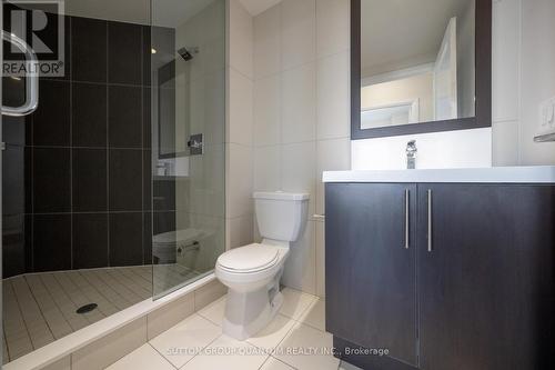 2922 - 5 Sheppard Avenue E, Toronto, ON - Indoor Photo Showing Bathroom