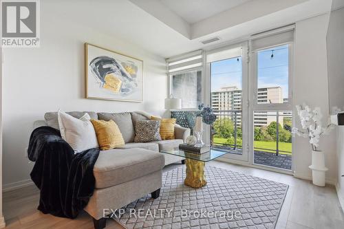 510 - 3237 Bayview Avenue, Toronto (Bayview Woods-Steeles), ON - Indoor Photo Showing Living Room