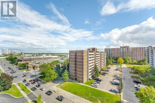 907 - 2 Glamorgan Avenue, Toronto (Dorset Park), ON - Outdoor With View